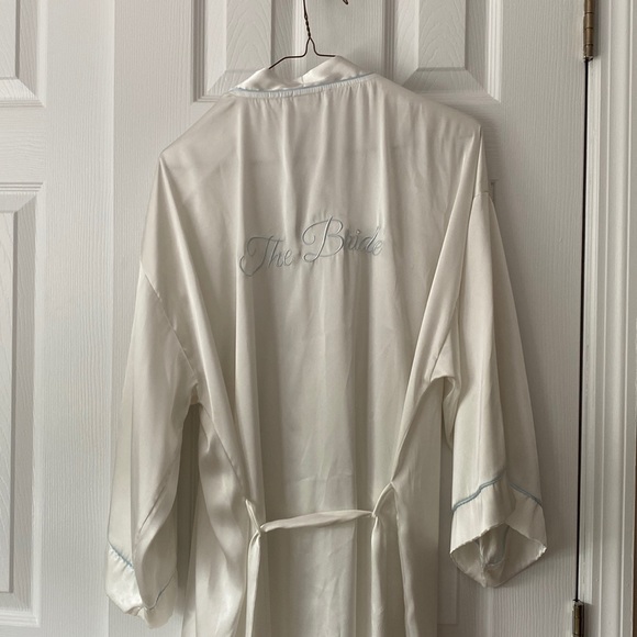 Bride Robe - Picture 2 of 5